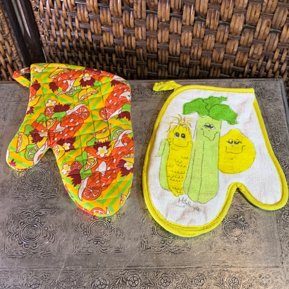 Vintage Kitschy 70’s Potholders - Picture 1 of 5